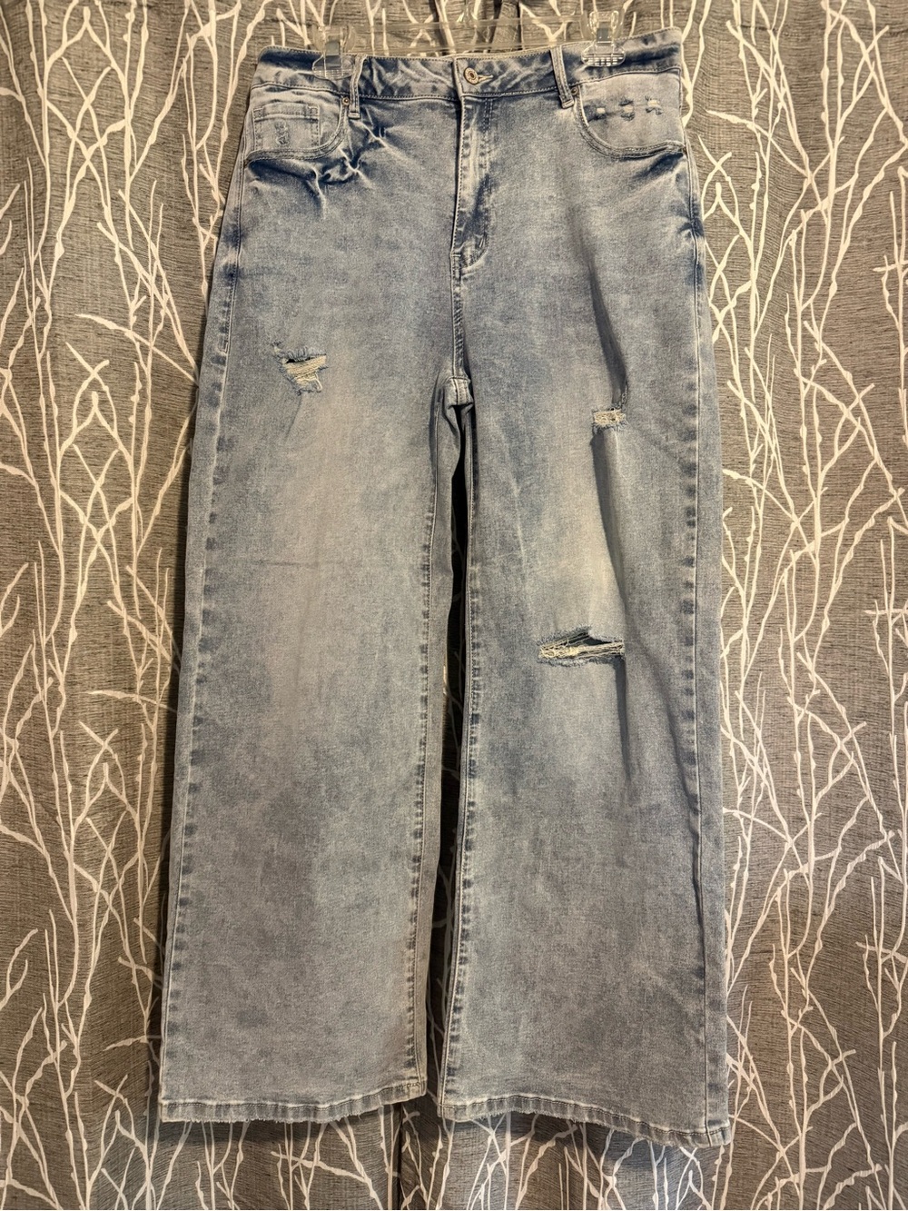 NWOT Light Wash Distressed Women’s Jeans size 14 - Picture 1 of 5